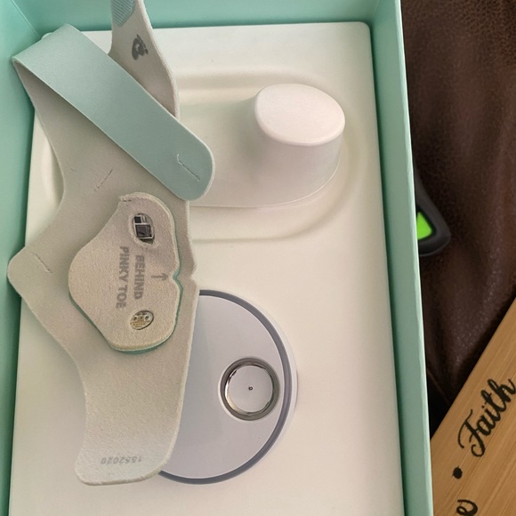 Owlet socks and monitor - Picture 2 of 3